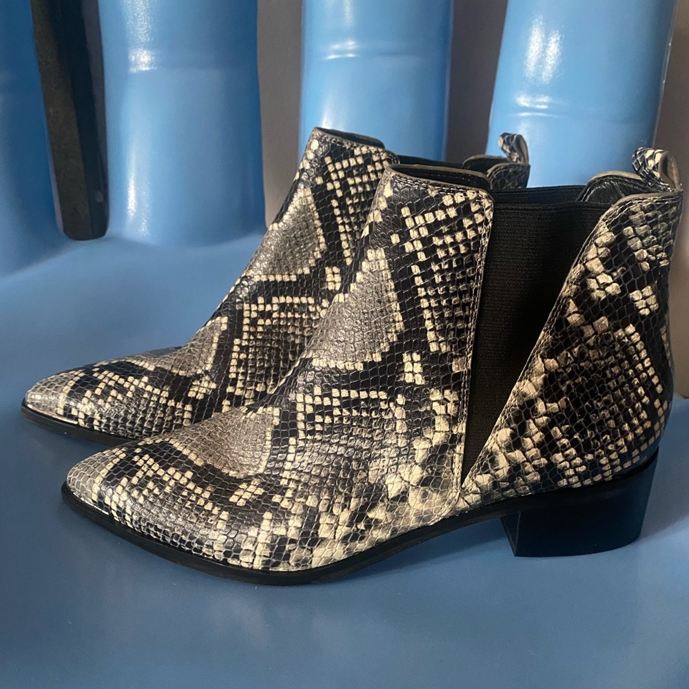 Marc Fisher LTD Snake Print Women’s 8 Boots